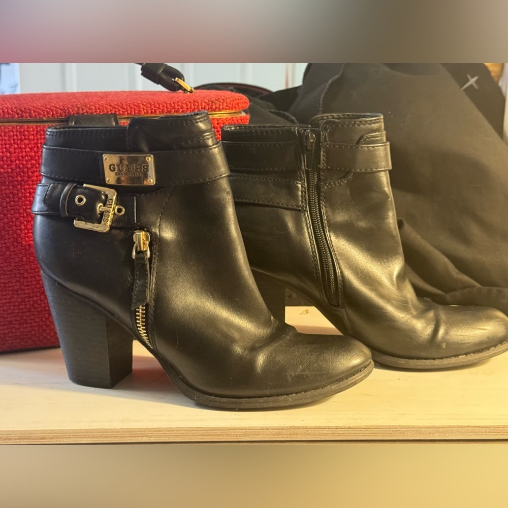 GUESS Black Ankle Boots for Women - Picture 2 of 3